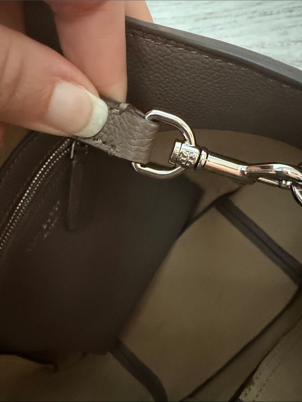 Tory Burch The Small Romy Tote - Picture 13 of 17